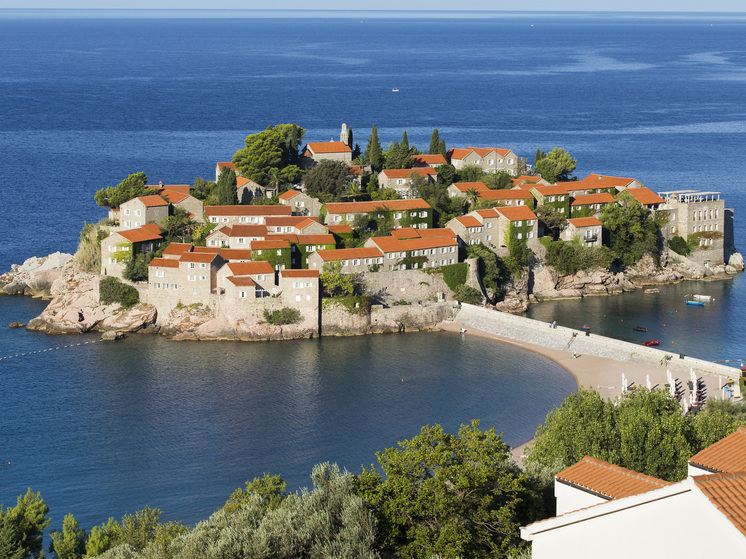 Черногория заявила о намерении сохранить безвиз с Россией до вступления в ЕС