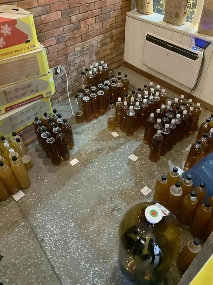 В Томске полиция изъяла 250 литров нелегального алкоголя в одном из торговых павильонов
