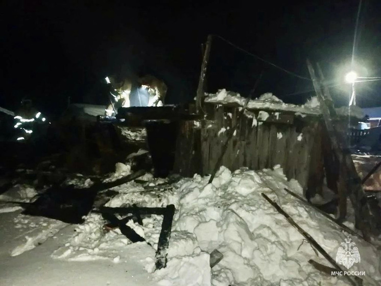 На Алтае вспыхнуло 40 «квадратов» бани