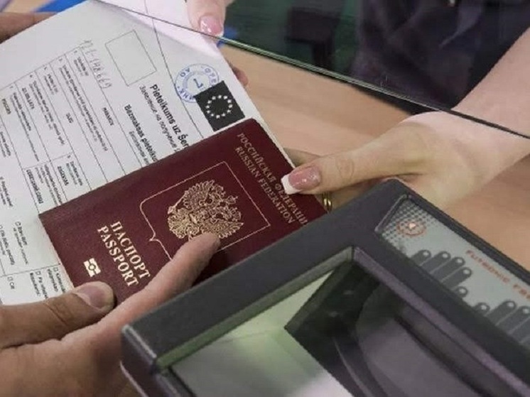 Польша перестанет признавать российские загранпаспорта старого образца