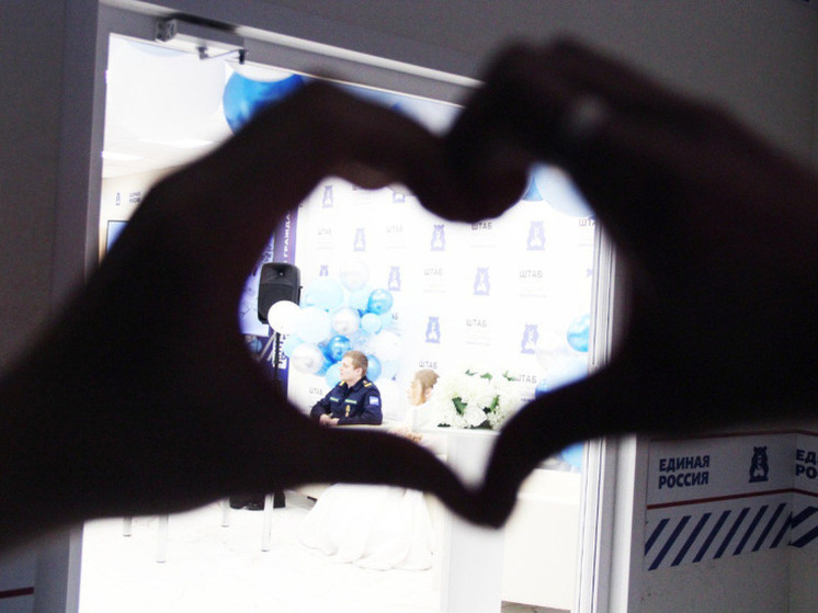 В Курске сыграли свадьбу молодогвардейцев