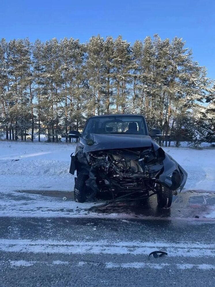 Два человека погибли и четверо пострадали в лобовом столкновении на трассе в Удмуртии