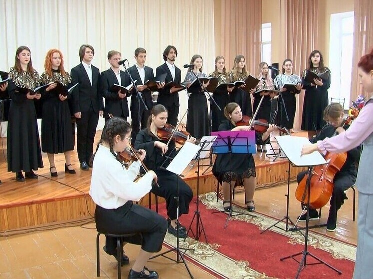 Мариупольские студенты-музыканты выступили с предновогодним концертом в Бердянске