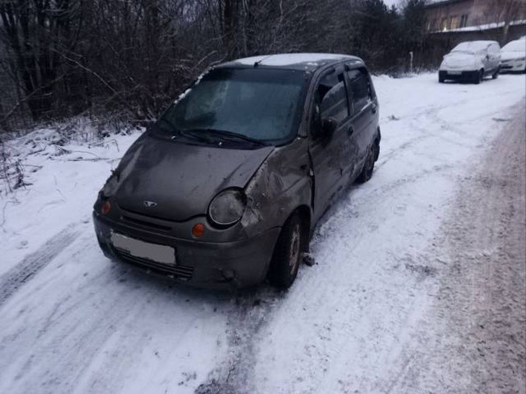 В Новгородской области 25 декабря улетели в кювет три автомобиля