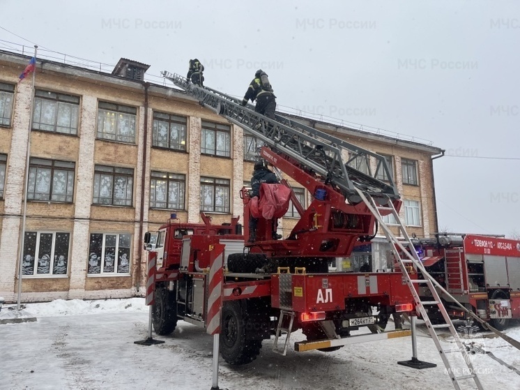 В чебоксарской школе №9 прошли учения МЧС