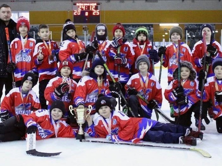 Бронзу межрегиональных соревнований завоевали юные хоккеисты Ямала