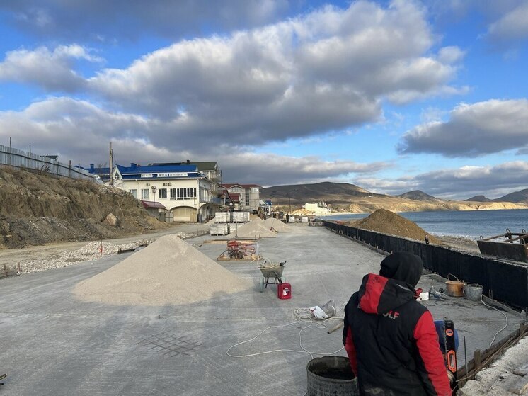 Реконструкция набережной в Коктебеле завершена на 77%