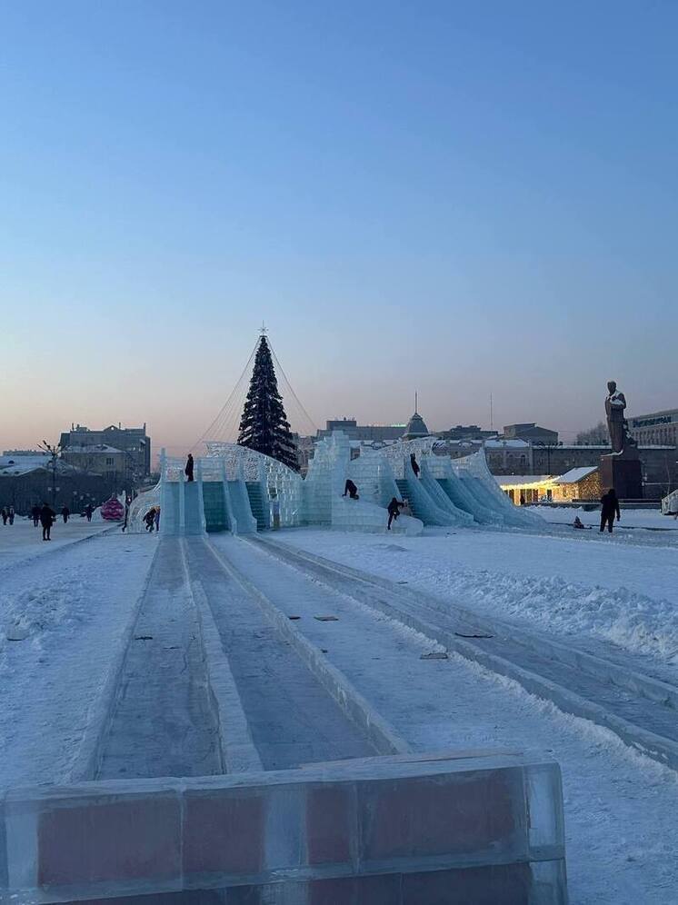 Вандалы четыре раза покушались на ледяные скульптуры в Чите