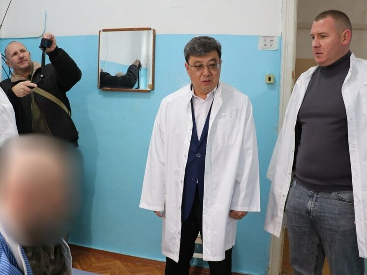 Власти Феодосии посетили военный госпиталь