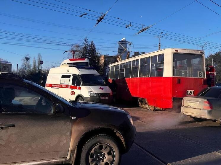 В центре Омска произошло ДТП с участием общественного транспорта