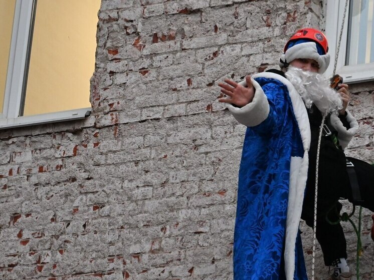 В Выборге Дед Мороз поздравил юных пациентов больницы