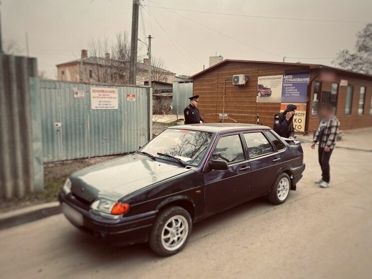 В Керчи у злостного неплательщика арестовали автомобиль из-за штрафов