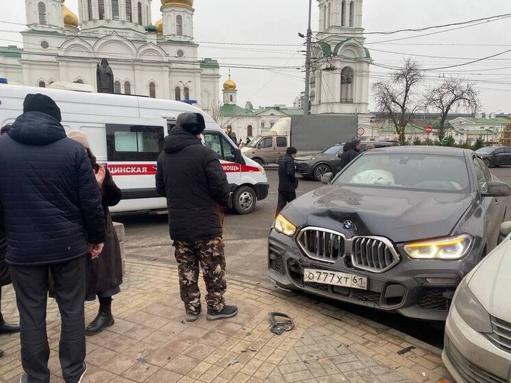 Массовое ДТП возле храма на Соборном: в Ростове «БМВ» врезалась в несколько машин