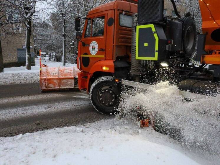 В Серпухове оперативно устраняют последствия снегопада: на улицы вышла усиленная техника