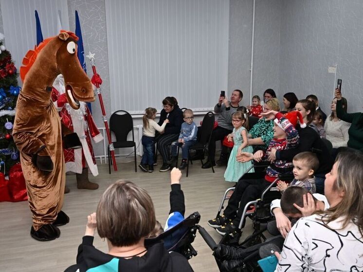 Новогоднее чудо в Великих Луках: "Единая Россия" исполнила мечты воспитанников реабилитационного центра