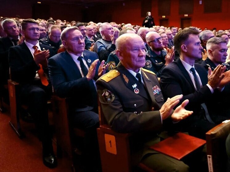 Самарский губернатор Вячеслав Федорищев вручил награды ко Дню спасателя