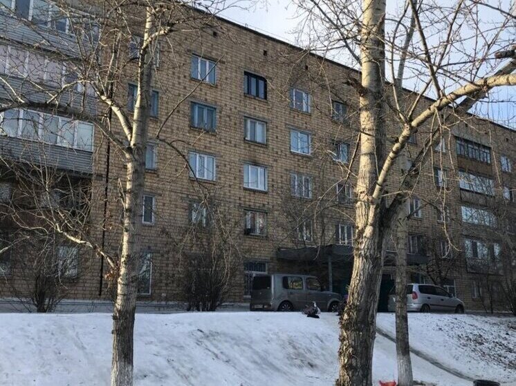 В Красноярске в квартире на Парашютной улице обнаружены мумифицированные тела женщины и ребёнка