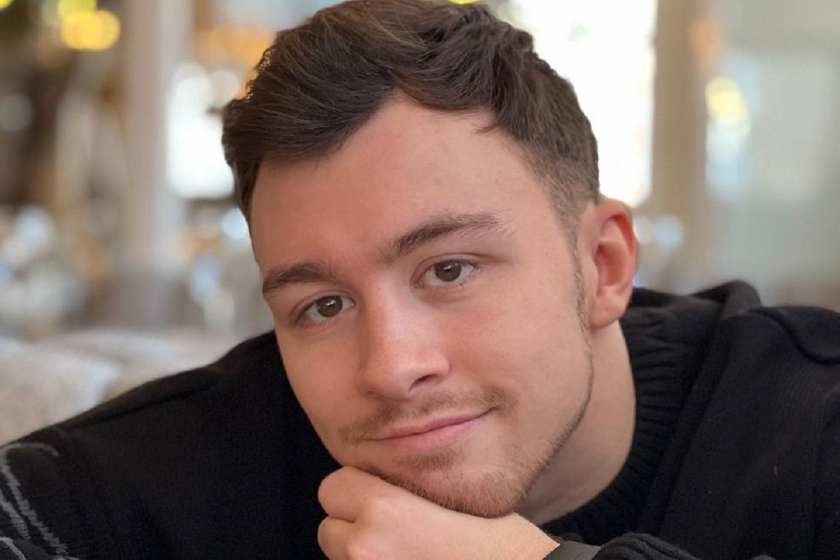 Фигурист презентовал свою первую песню