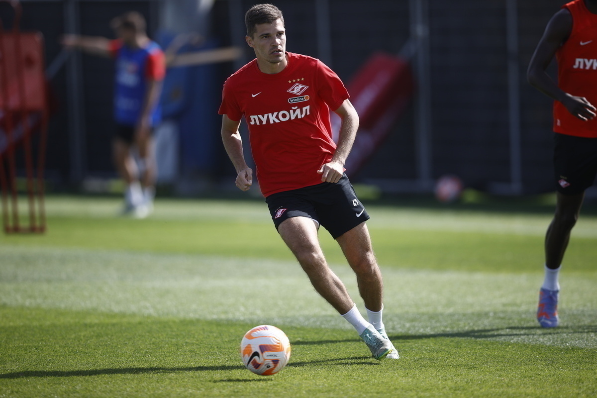 «Спартак» продлил контракт с капитаном Романом Зобниным