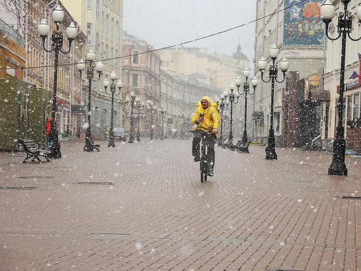 Россиянин обокрал доставщика, чтобы объесться чужой едой
