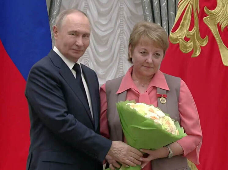 Путин вручил рязанскому педагогу знак отличия