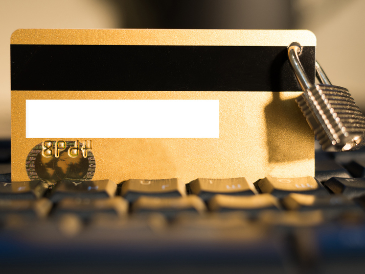 Безработный пинежанин нашел банковкую карту и закупился алкоголем