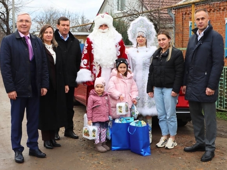 В преддверии Нового года депутат Эдуард Кузнецов поздравил семьи участников СВО в Брюховецком районе