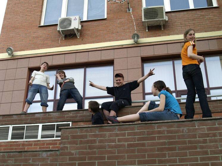 Кто такие зумеры: психология, ценности и поведение нового поколения