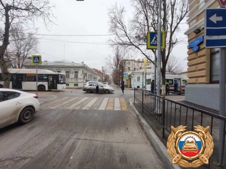 В Ростове под колеса автомобиля попала 13-летняя девочка