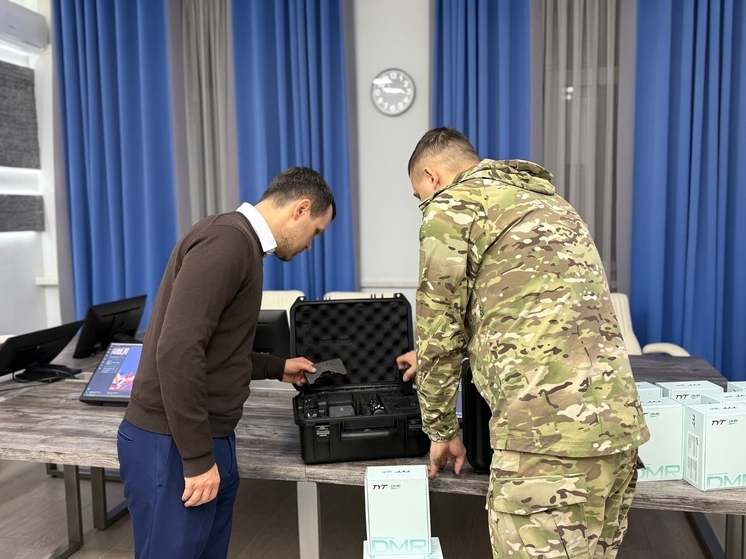 Из Всеволожского района на фронт передали квадрокоптеры и радиостанции