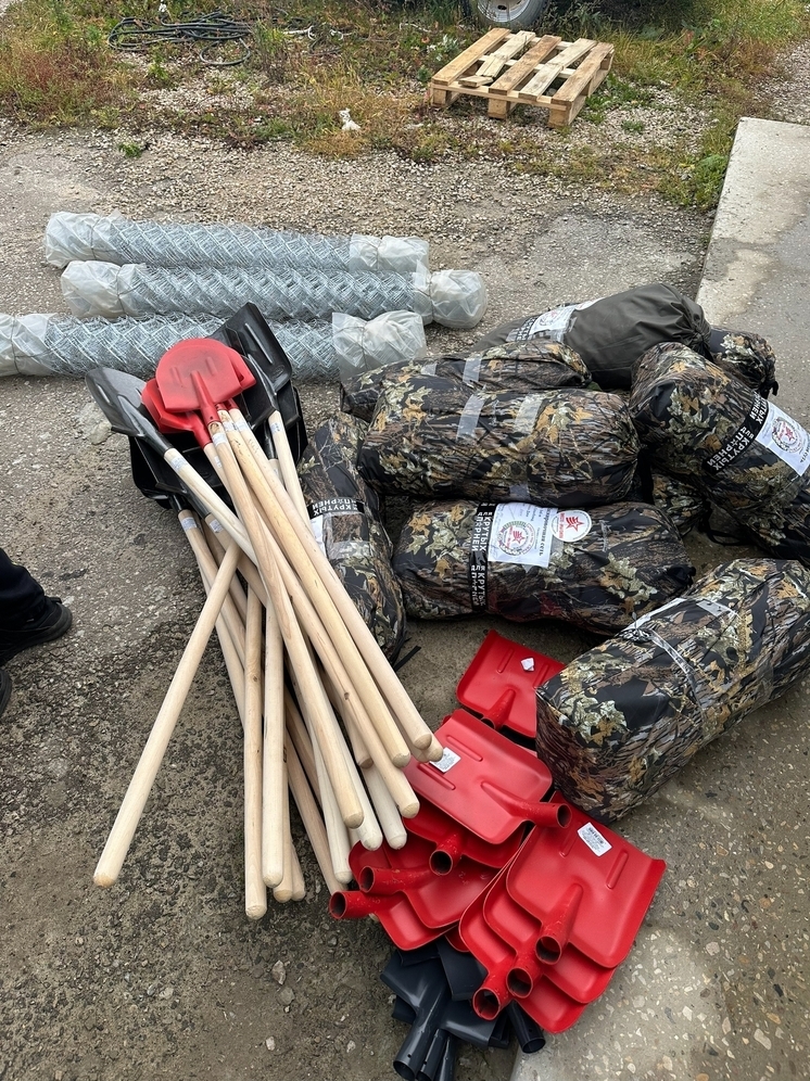 Калужане и в праздники продолжат паковать посылки на фронт