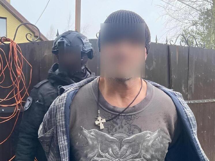 Полиция нагрянула к подозреваемому в убийстве ленинградцу и нашла схрон оружия