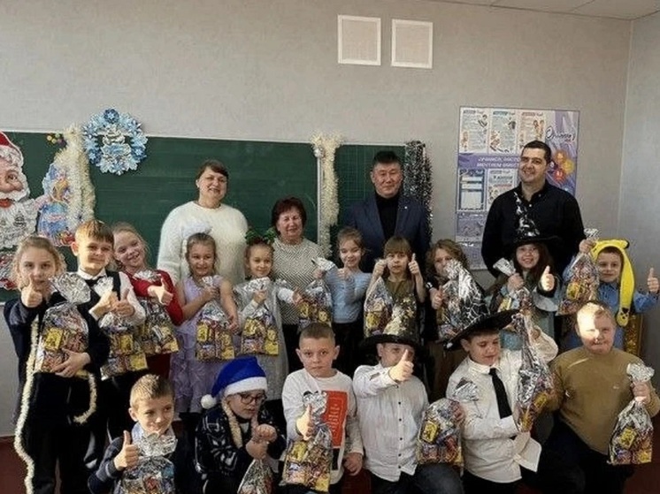 Ветеринары Калмыкии передали подарки детям из Антрацита