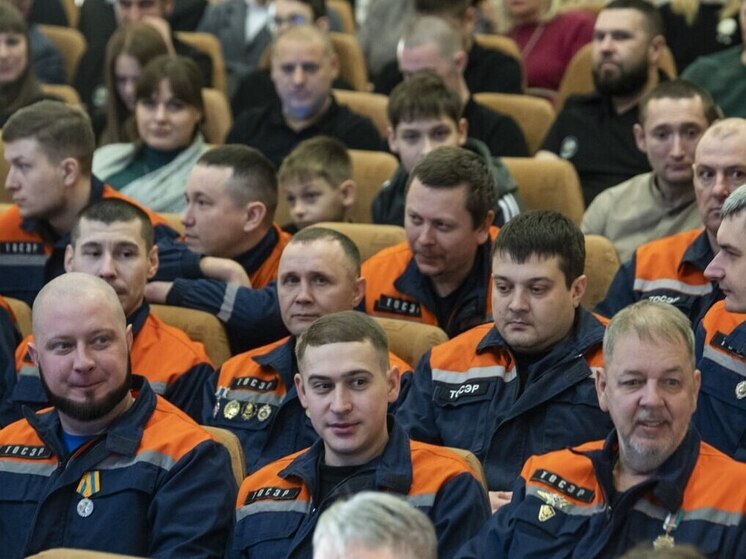 Тюменские спасатели отметили профессиональный праздник
