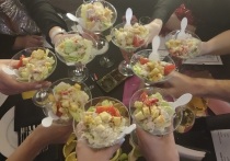 Накрывая праздничный стол, следует заранее подумать о напитках