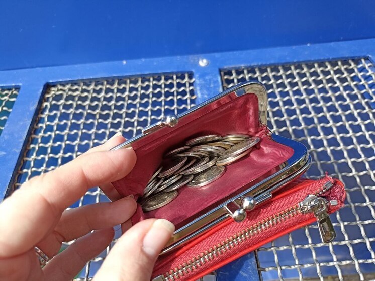 Жительница Никеля украла деньги с банковской карты пенсионера