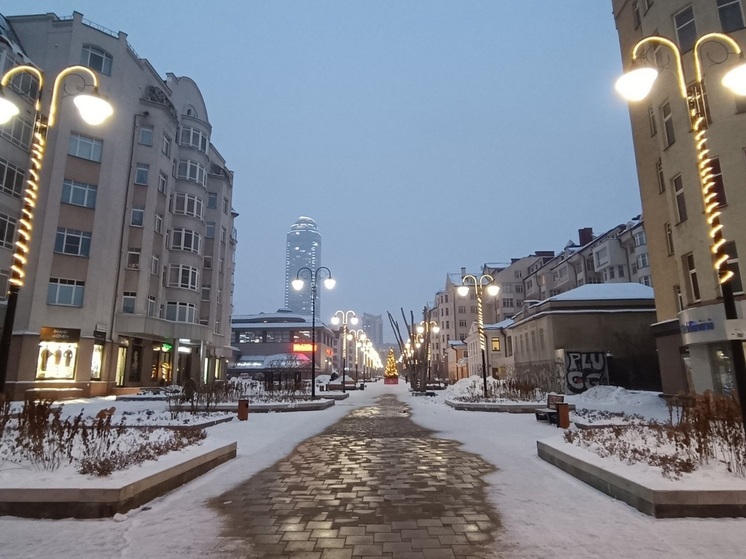 430 светильников зажглись вдоль Ленина и Свердлова в Екатеринбурге