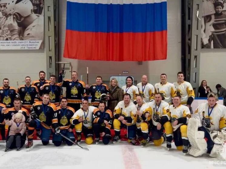 Глава МЧС и министры Калининграда разыграли хоккейный матч