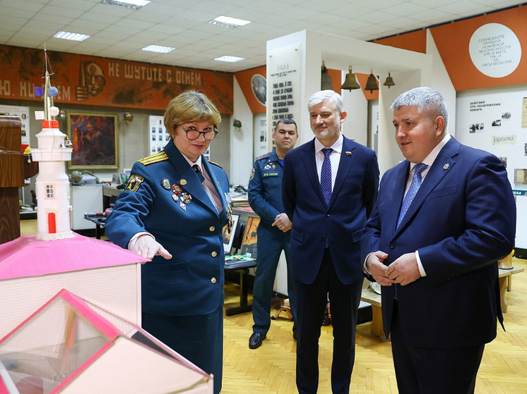 Александр Дронов поздравил сотрудников МЧС с Днем спасателя