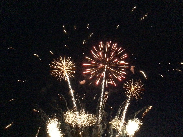 Вологжан предупреждают о штрафах за нанесенный ущерб при запусках фейерверков