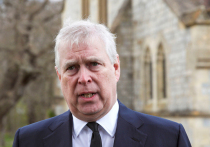 От разжалованного Эндрю Маунтбеттена-Виндзора после того, как выяснилось его участие в делах осуждённого педофила Джеффри Эпштейна, отвернулась вся его семья, включая дочерей Беатрис и Евгению