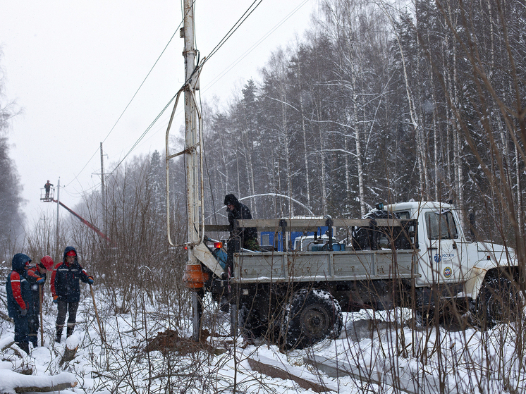 Специалисты «Тверьэнерго» восстановили работу 280 энергообъектов после сильного снегопада в регионе