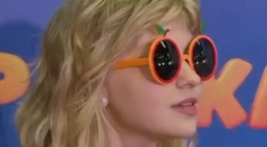 Ева Смирнова из "Папиных дочек" выросла и пришла на премьеру 