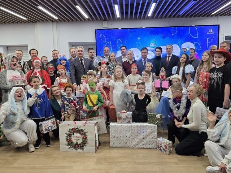 Дед Мороз исполнил 30 желаний с «Доброй ёлки» в Волхове