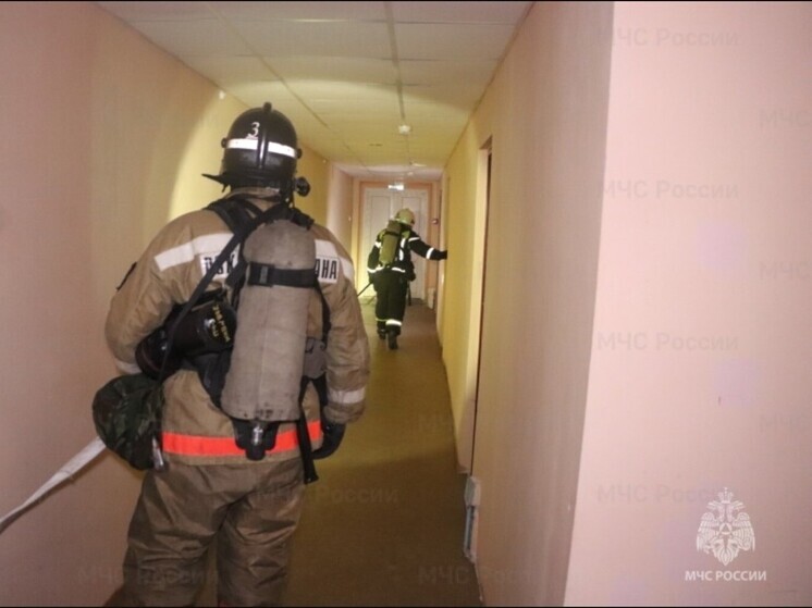 В Орле огнеборцы тренировались тушить пожар в драмтеатре