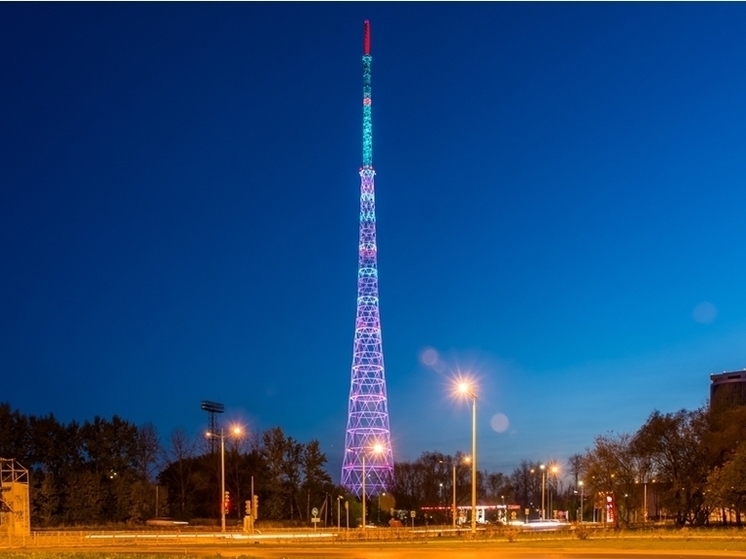 Пермская телебашня отмечает Новый год праздничной подсветкой