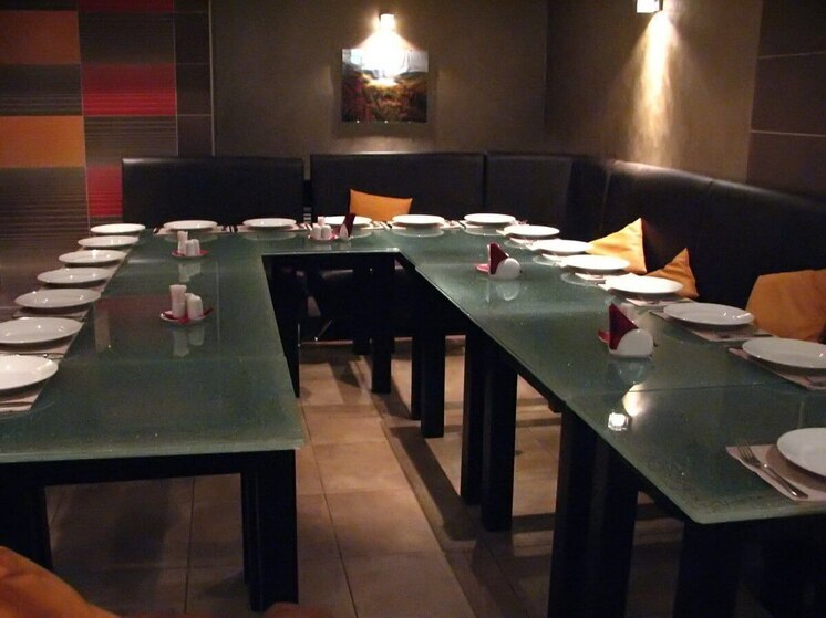 Новогодние корпоративы часто становятся не только поводом для праздника, но и почвой для слухов и неловких разговоров. О том, как правильно вести себя в таких ситуациях и сохранить профессиональную репутацию, «МК в Мурманске» рассказала HR Business Partner в сфере Telco и IT Дарья Баранова.