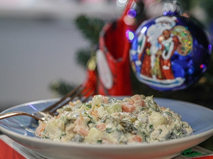 Шеф-повар Мещеряков: при приготовлении новогодних салатов можно обойтись без майонеза