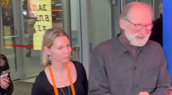 Добронравов показал зимний тренд в кинотеатре