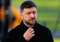 На исходе года не очень легитимный президент Украины Владимир Зеленский резко нарастил публичную активность, вызвав шквал оценок: от обвинений в неадекватности за резкие рождественские речи до подозрений в причастности кого-то, кто стоит «за кулисами» пиар-акций просроченного президента